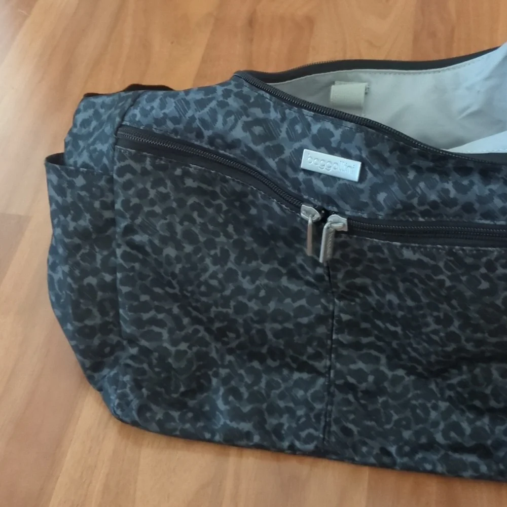 Baggallini Black Leopard Crossbody Bag - Picture 6 of 16
